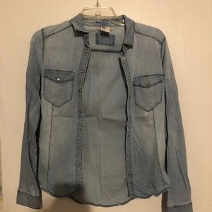 H&M medium wash denim button up shirt chambray
